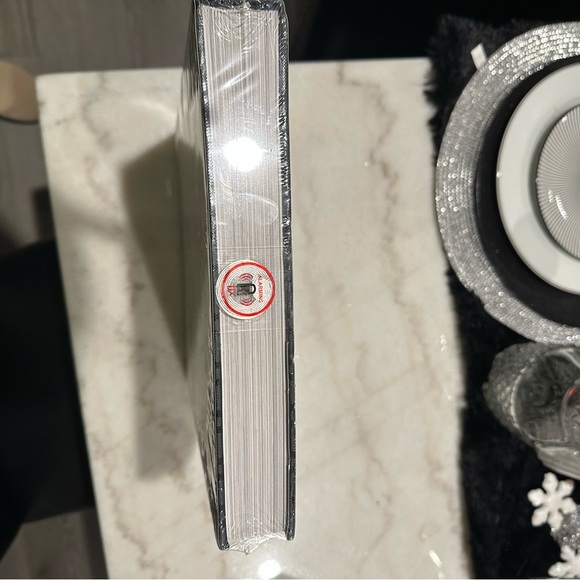 NEW The Making of Gucci Hardcover Book 🎁gift with $75 or more designer purchases - Picture 8 of 9